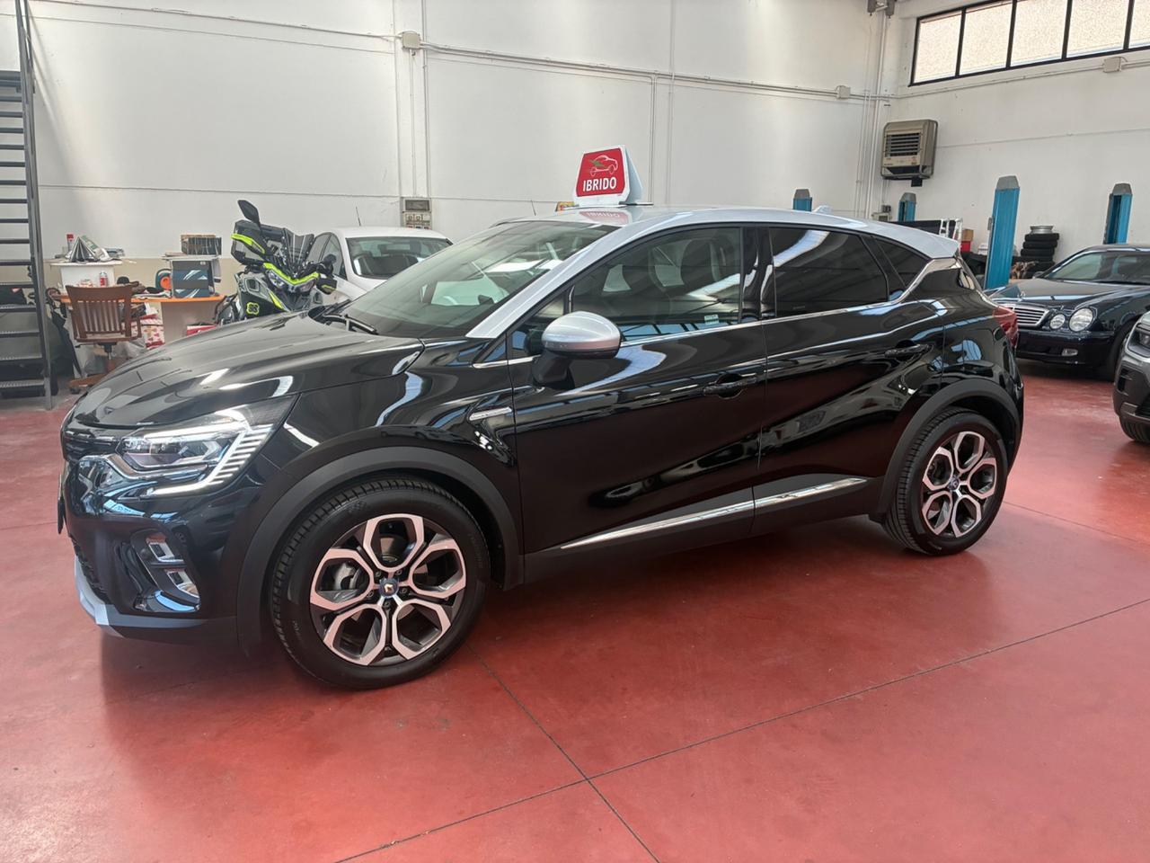 Renault Captur Plug-in Hybrid E-Tech 160 CV Initiale Paris