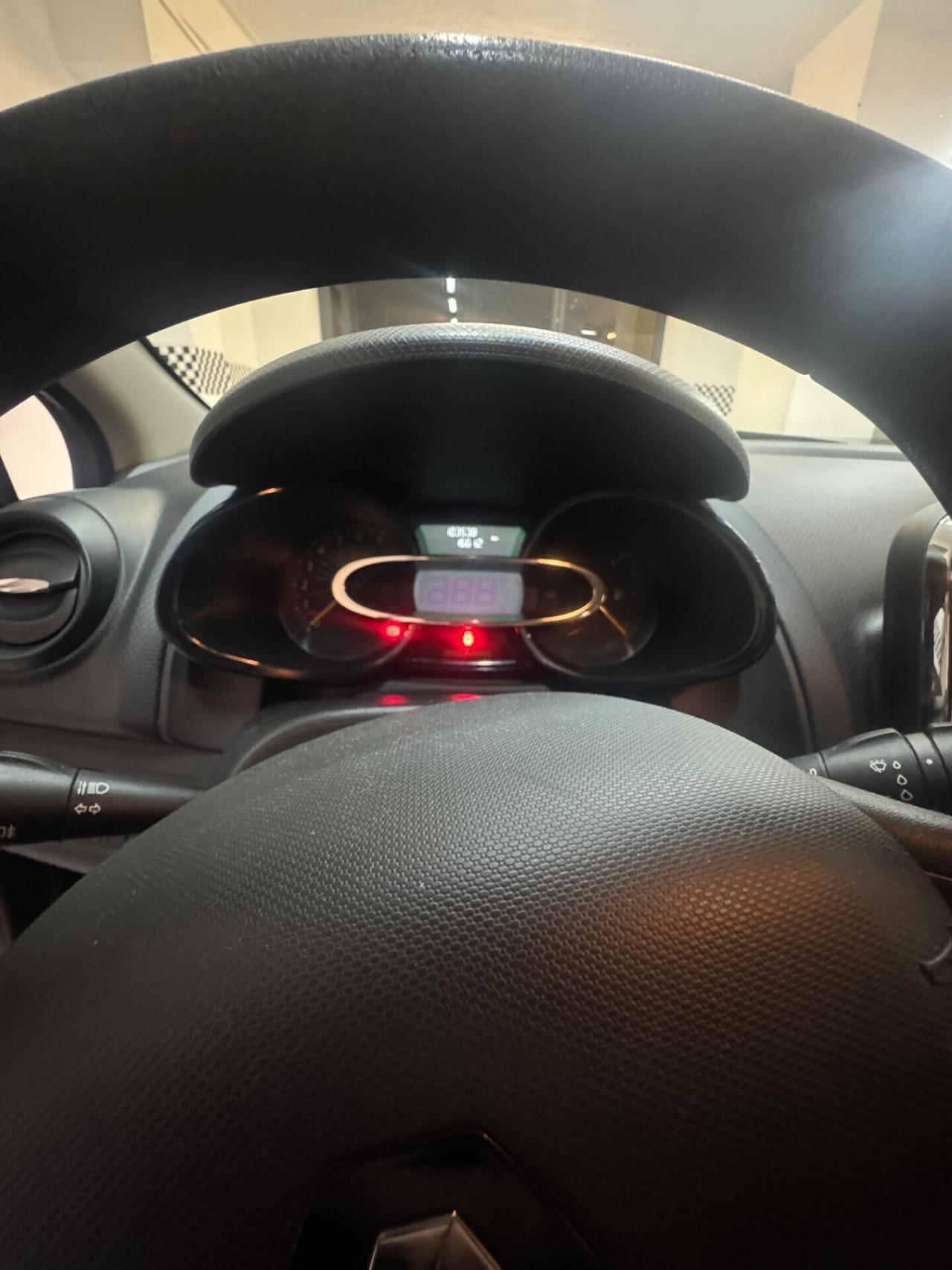 Clio 1.2 75CV GPL CASA MADRE