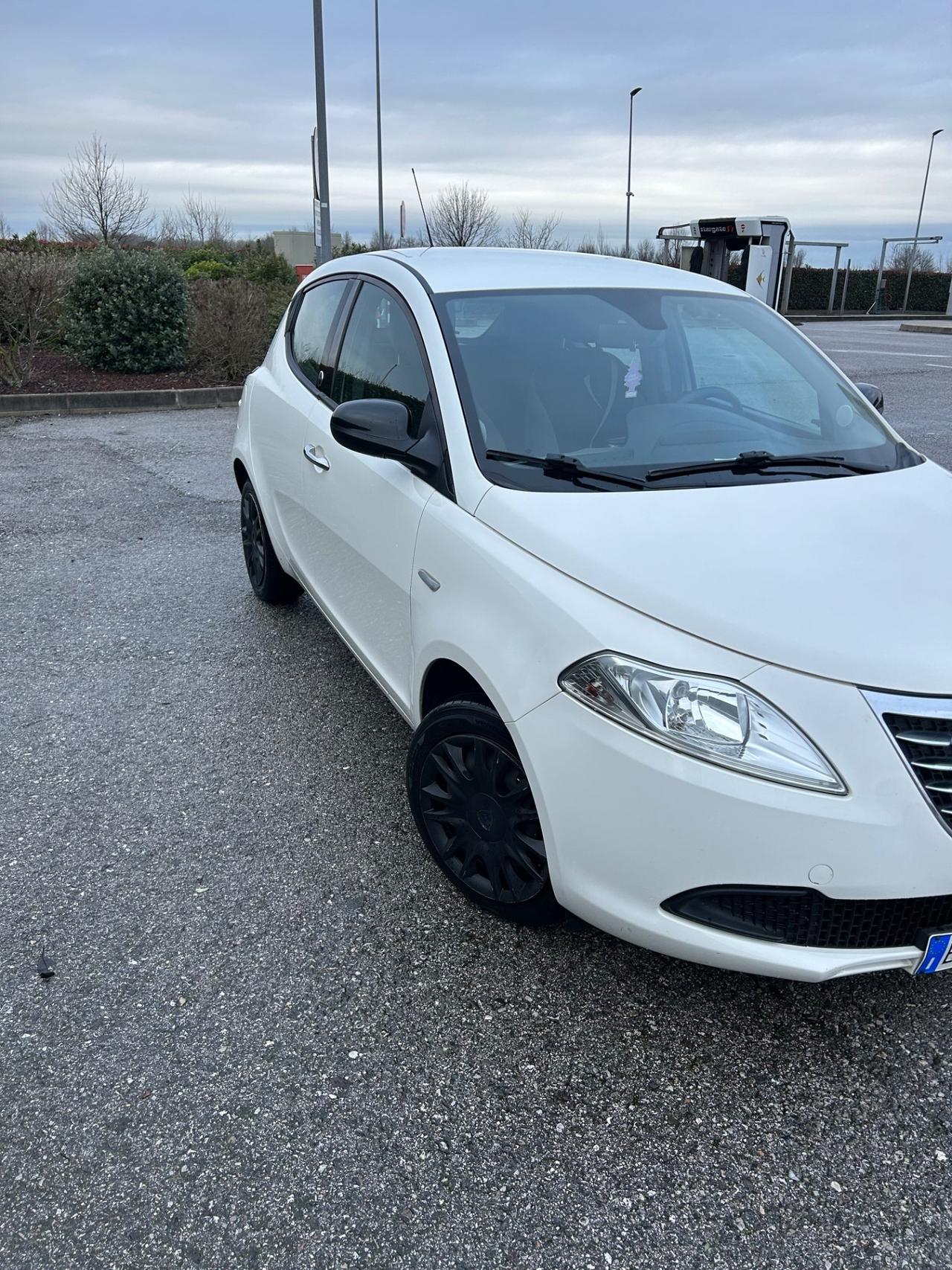 Lancia Ypsilon 1.2 69 CV 5 porte GPL Ecochic Gold