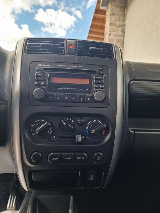 SUZUKI Jimny 1.3i 16V cat 4WD JLX