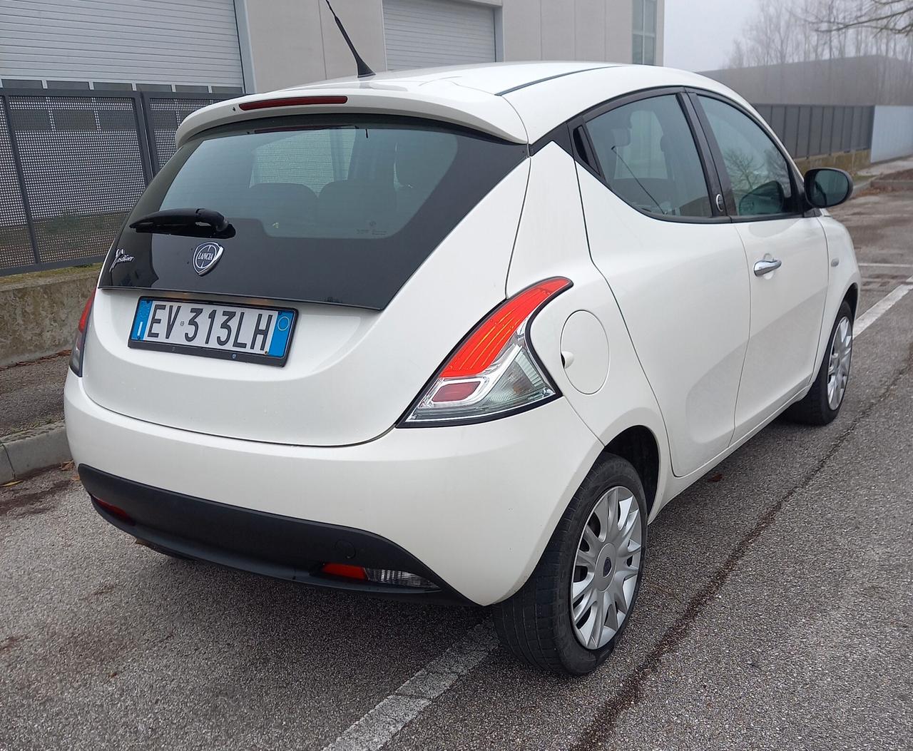 Lancia Ypsilon 1.2 69 CV 5 porte GPL Ecochic Silver