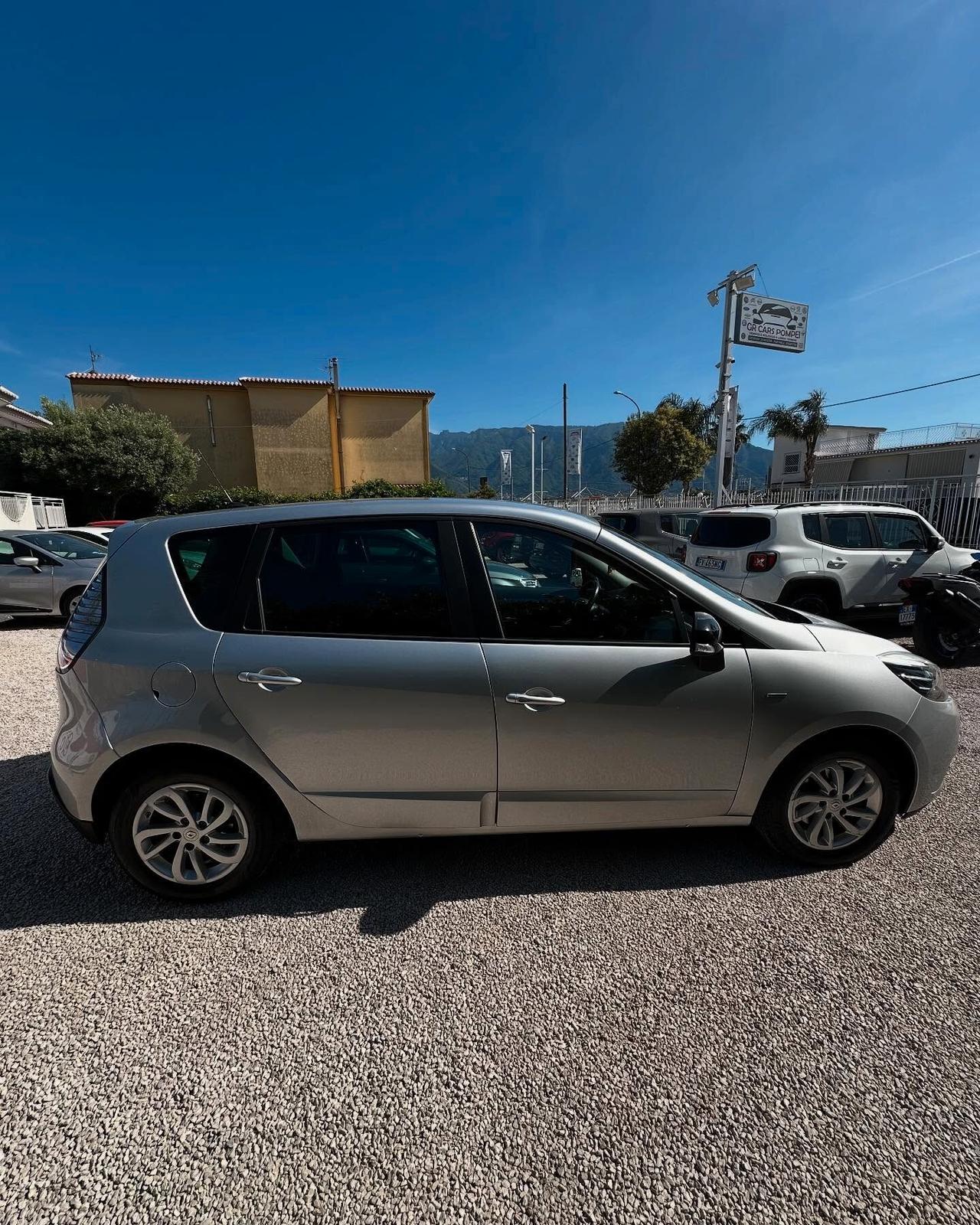 Renault Scenic Scénic XMod dCi 110 CV EDC Limited