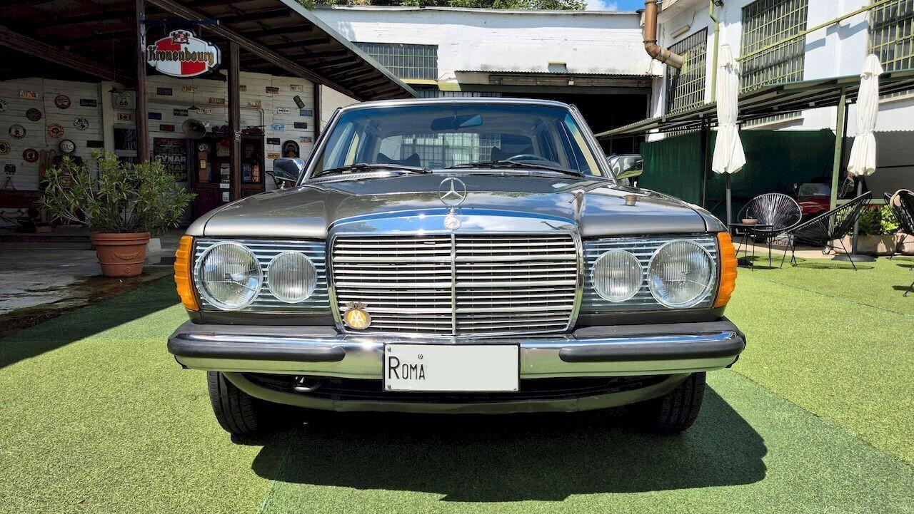 Mercedes-Benz 240 D Berlina W123 - 1980