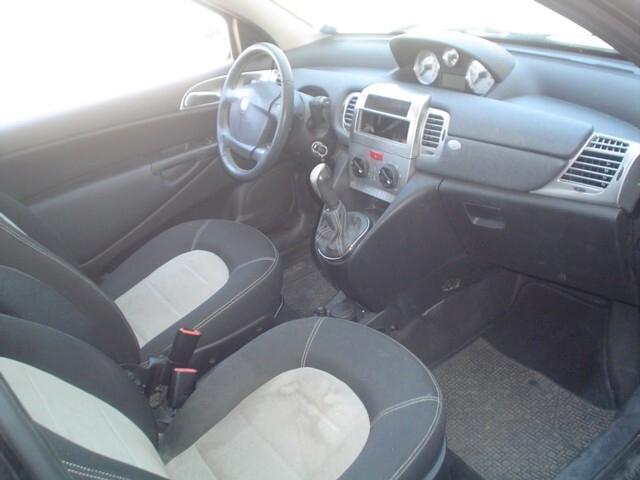 Lancia Ypsilon 1.3 MJT Momo Design