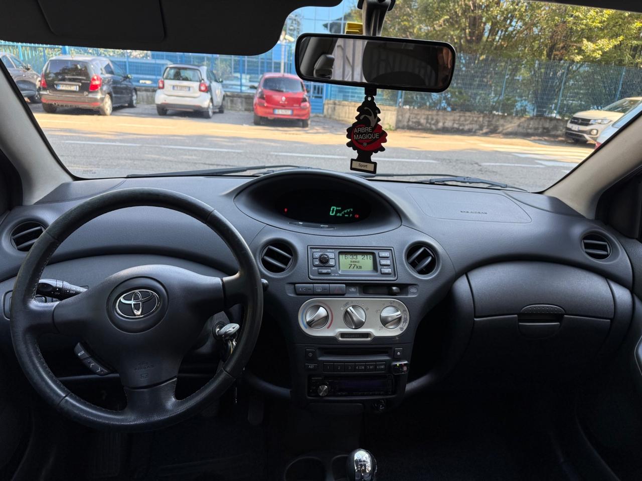 Toyota Yaris 1.0i 16V cat 5 porte Sol
