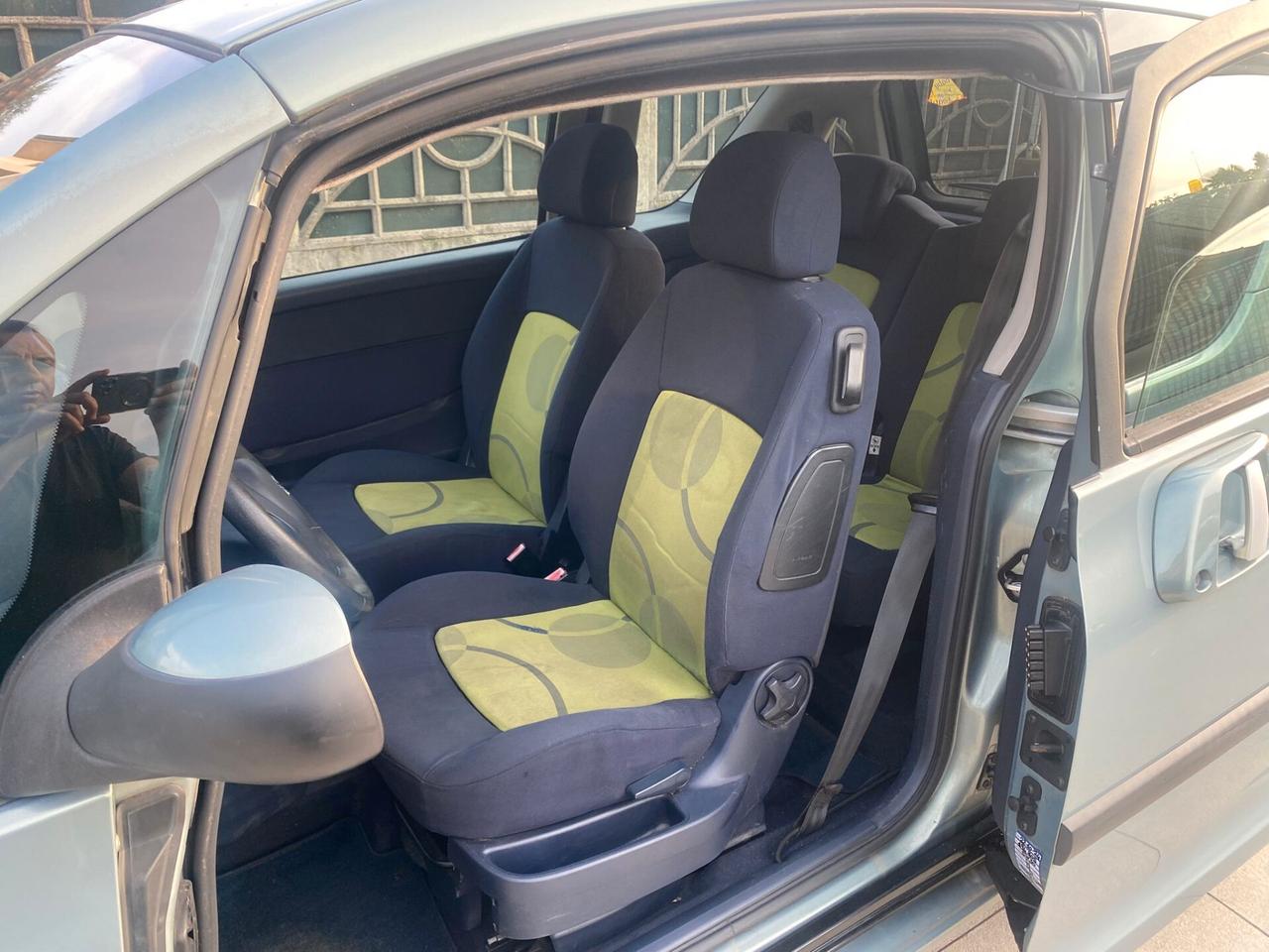 Peugeot 1007 1.4 HDi Trendy