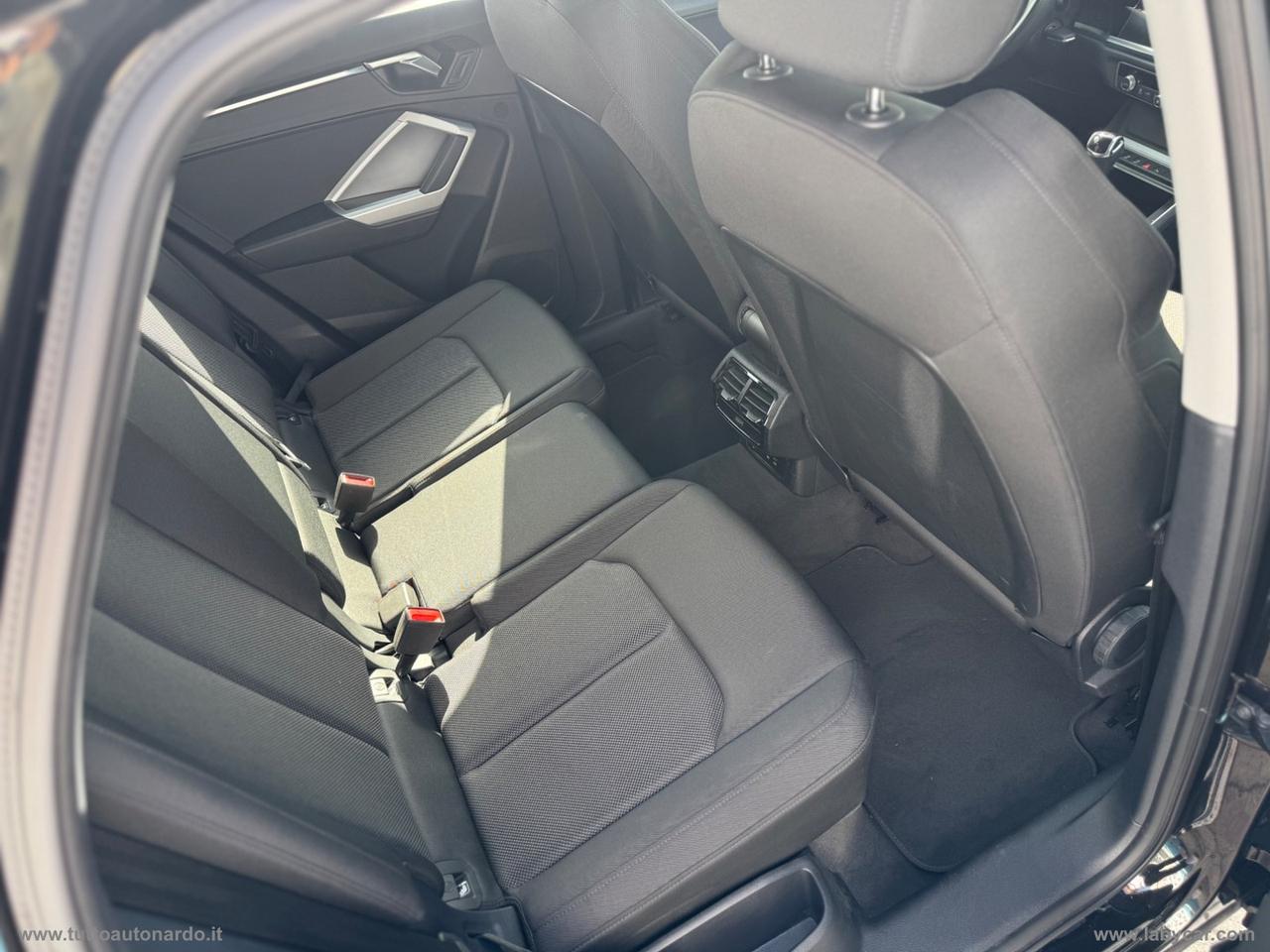 AUDI Q3 SPB 35 TDI quattro S tr. Ident. Black