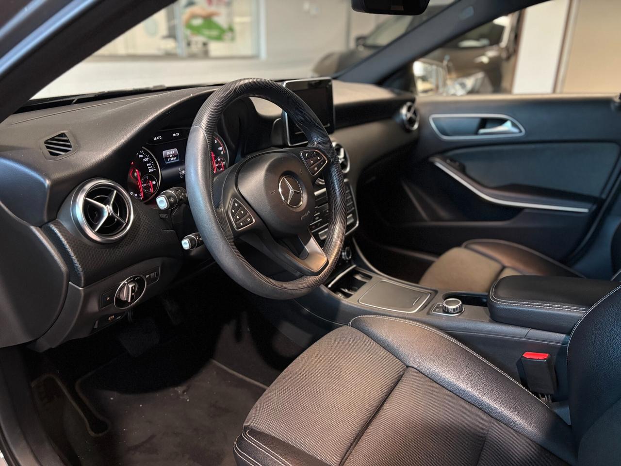 Mercedes-Benz A 160 Premium auto *PER NEOPATENTATI*