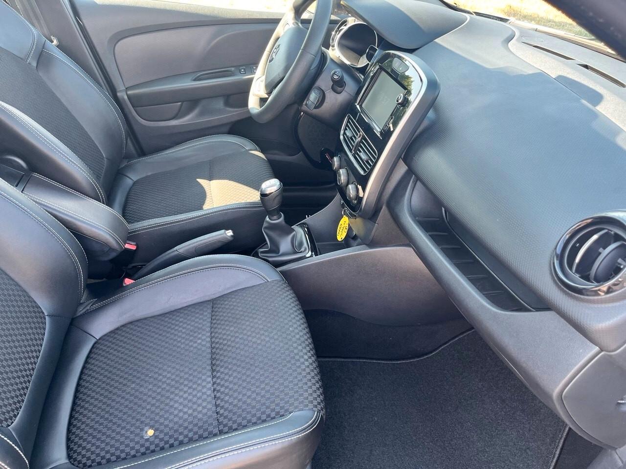 Renault Clio TCe 12V 90 CV 5 porte Moschino Zen