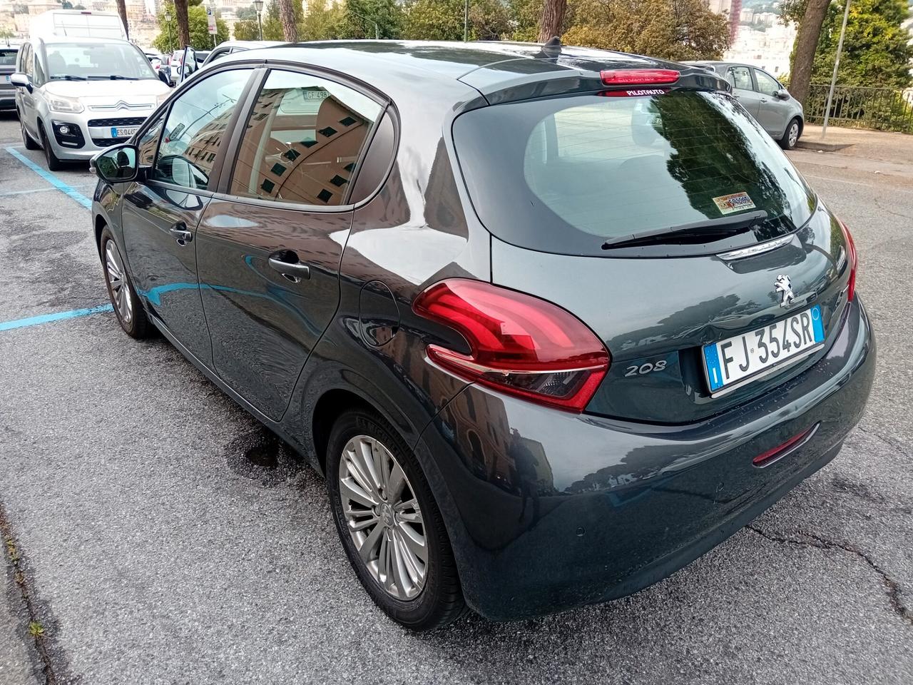 Peugeot 208 PureTech 82 5 porte Allure