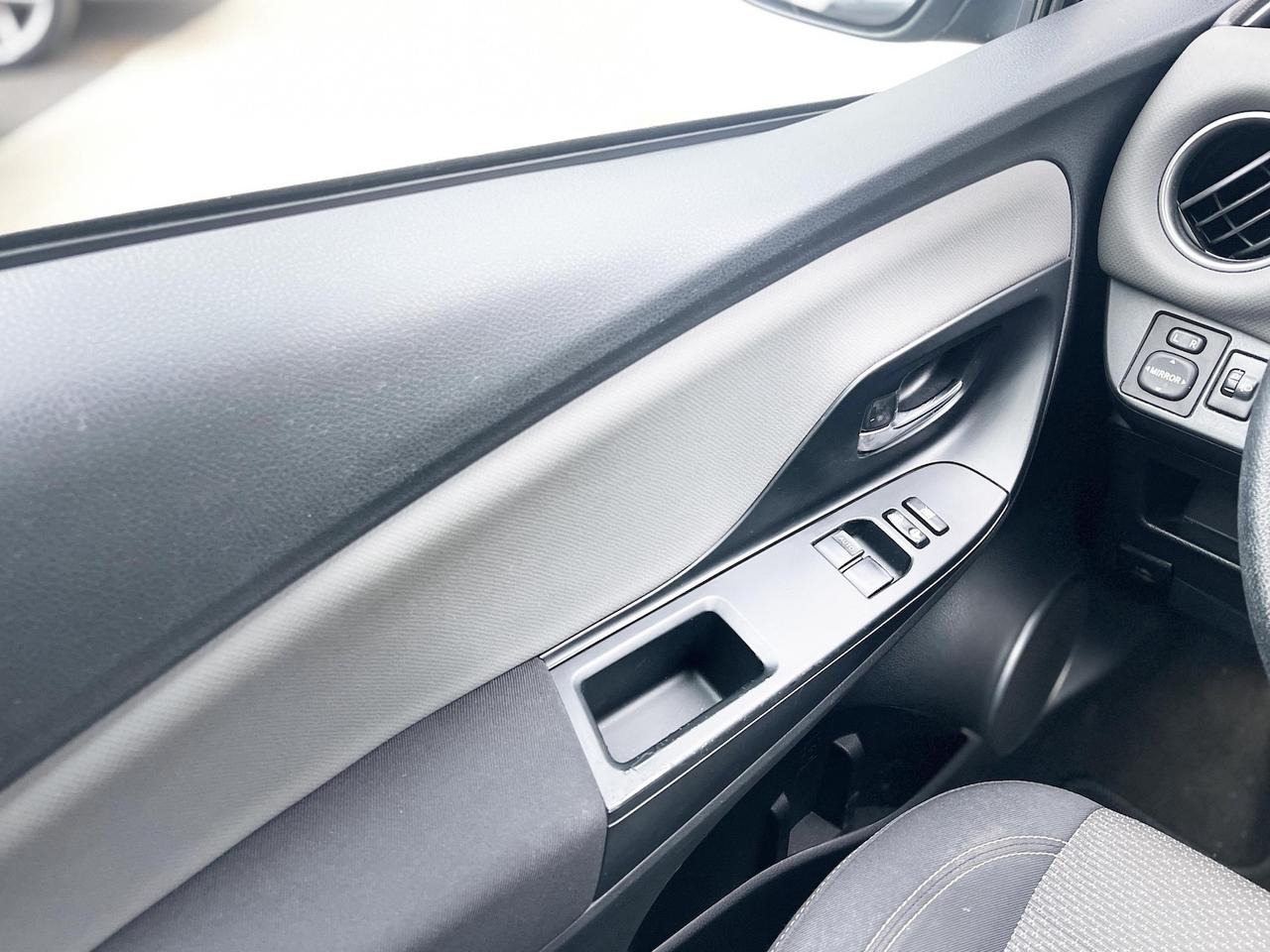 Toyota Yaris 1.5 Hybrid 75CV automatica Neo - 2014