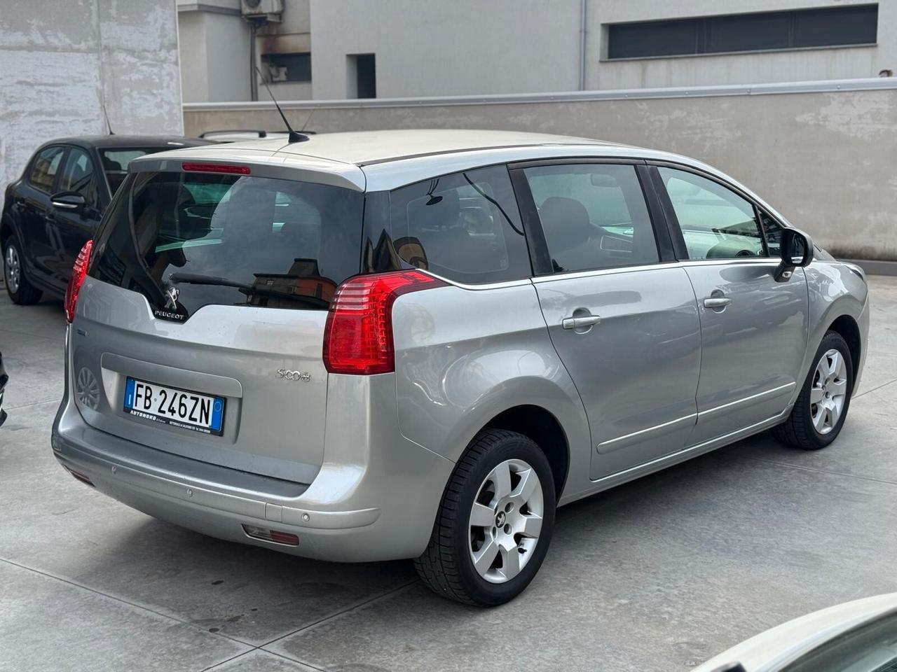 PEUGEOT 5008 BLUEHDI 1.5 120 CV EAT6 BUSINESS