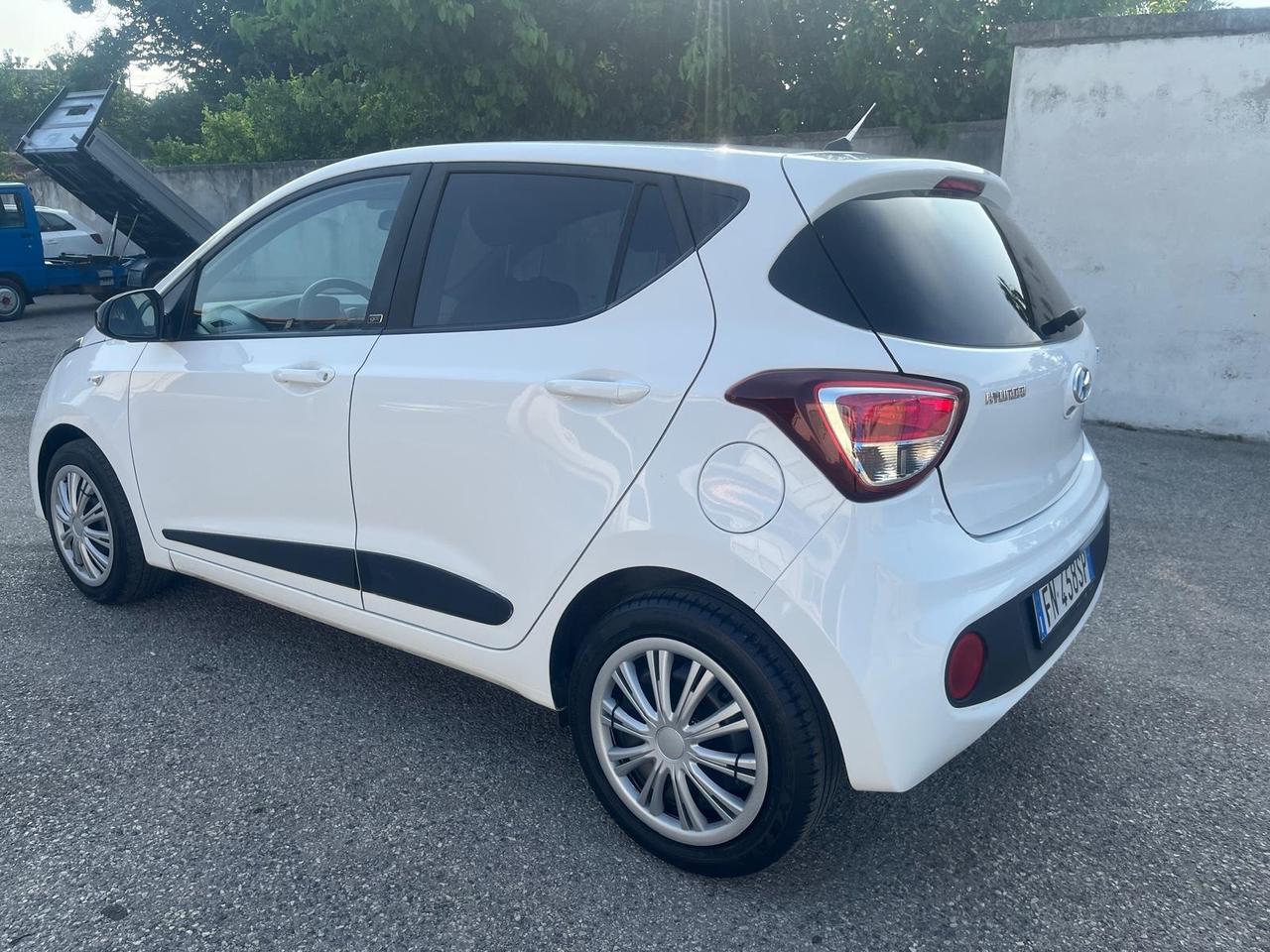 Hyundai i10-1.0 benz/cv 65- full -2018
