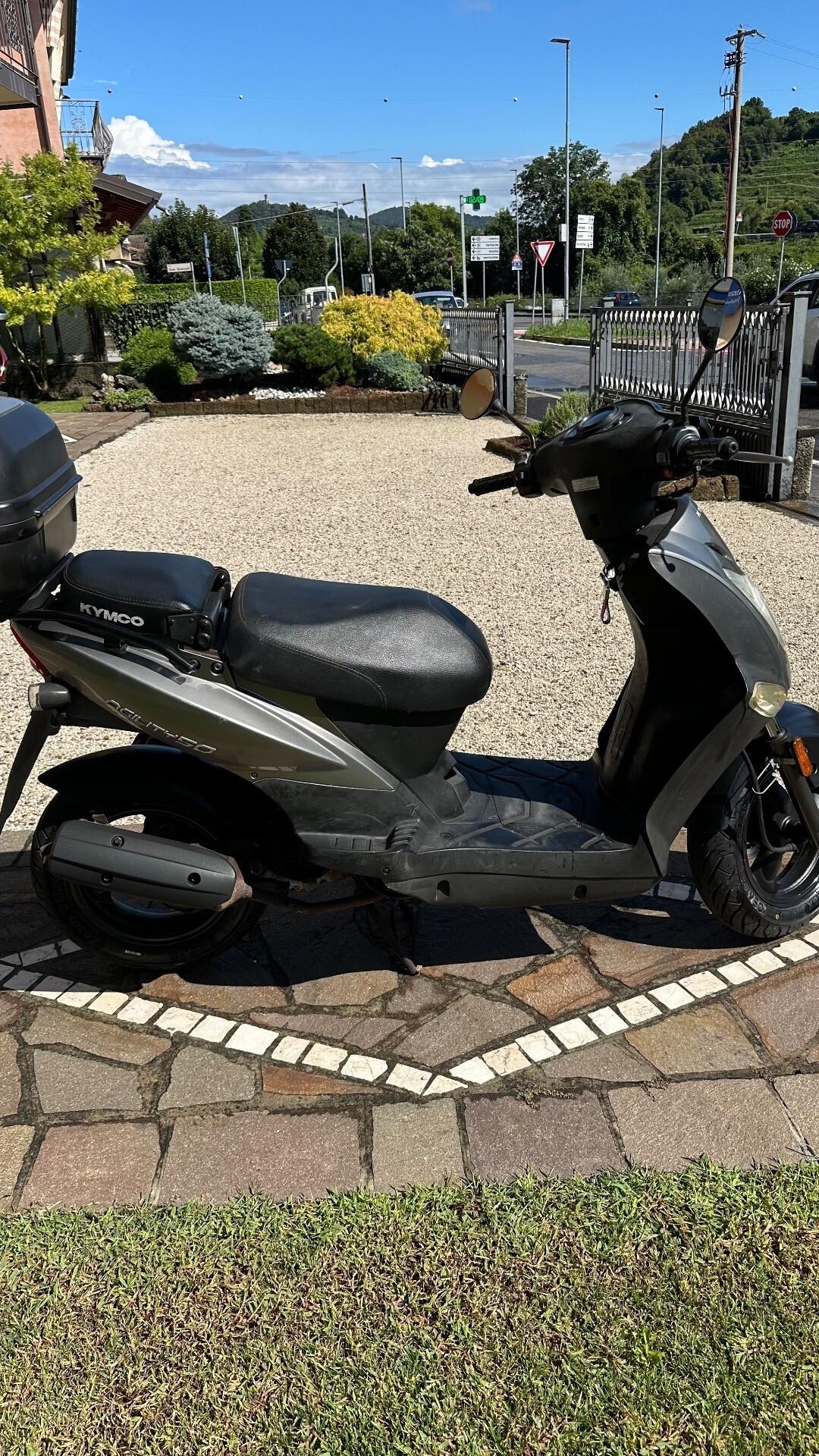 Kymco Agility 50 R12 con bauletto post