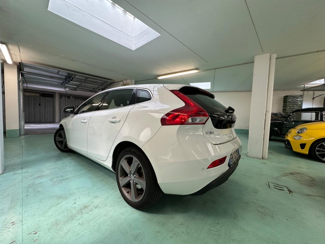 Volvo V40 D2 1.6 diesel (anche per neopatentati)