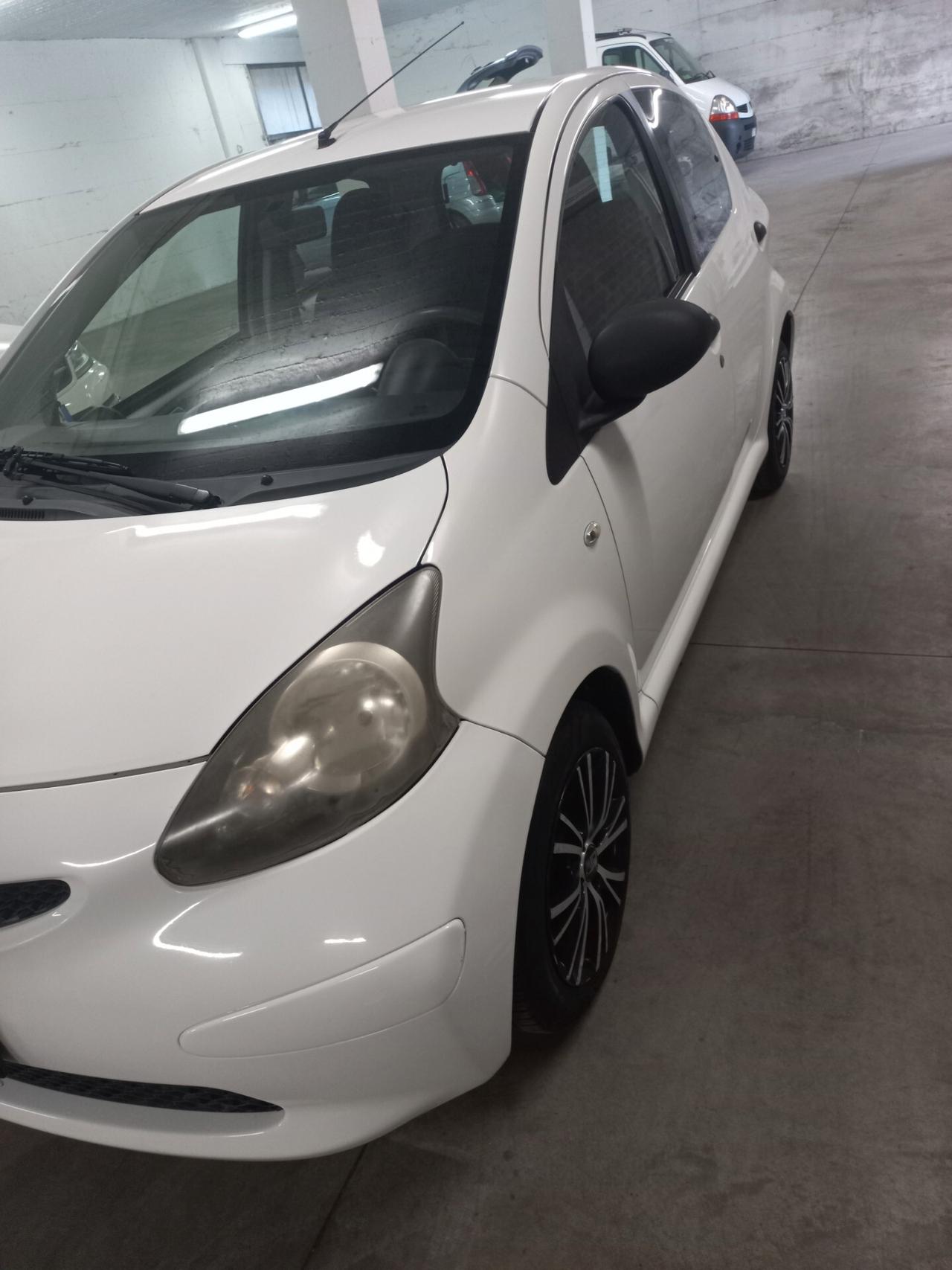 Toyota Aygo 1.0 12V VVT-i 5 porte Deep Ocean Connect
