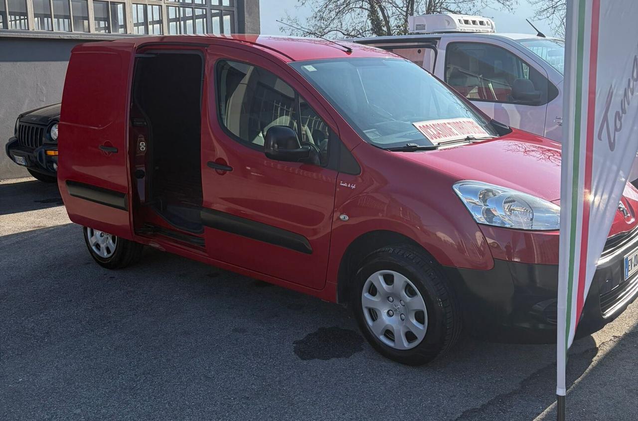 Peugeot AUTOCARRO 3 POSTI ANNO 2014