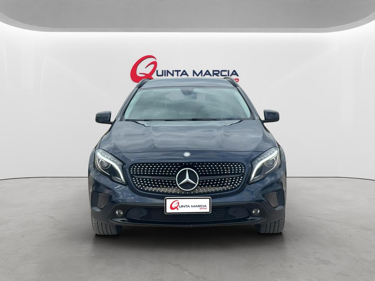 Mercedes-Benz GLA 200d SPORT AUTOMRETROCAMCARPLAY