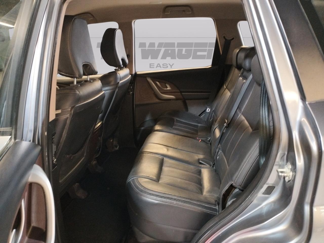 Mahindra XUV500 2.2 16v W8 fwd 7 p.ti M1