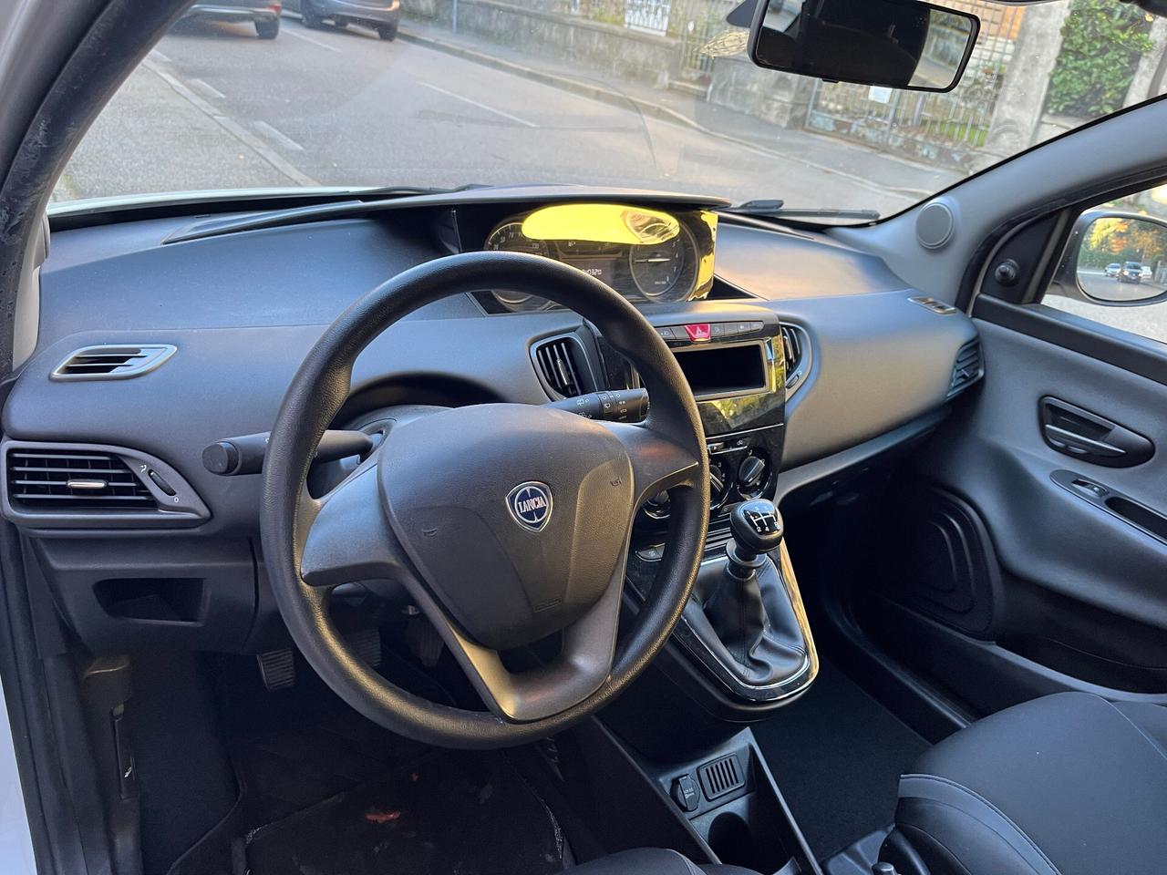 LANCIA YPSILON 1.2 BENZINA 5 PORTE - ANCHE PER NEOPATENTATI - 2017 - DISTRIBUZIONE APPENA SOSTITUITA