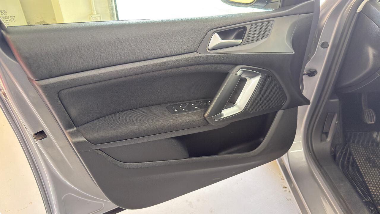 Peugeot 308 BlueHDi 130 S&S SW Allure