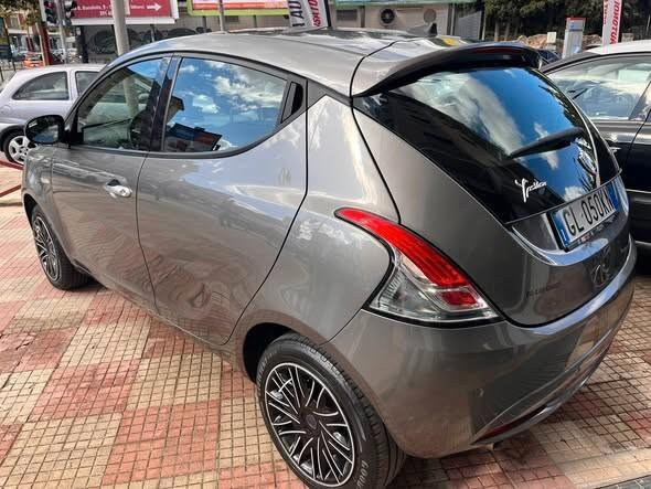 Lancia Ypsilon 1.0 FireFly 5 porte S&S Hybrid Ecochic Gold