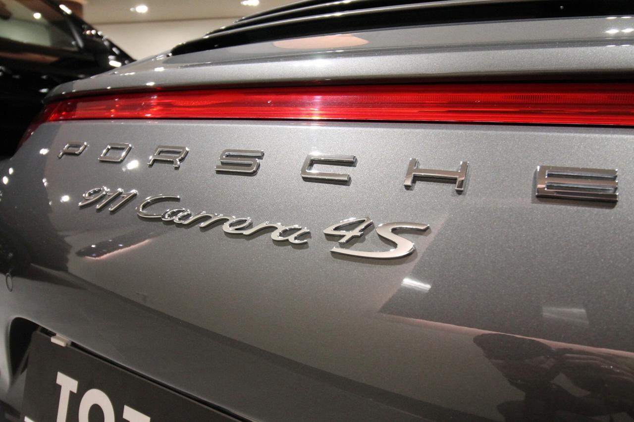 PORSCHE 911 CARRERA 4S