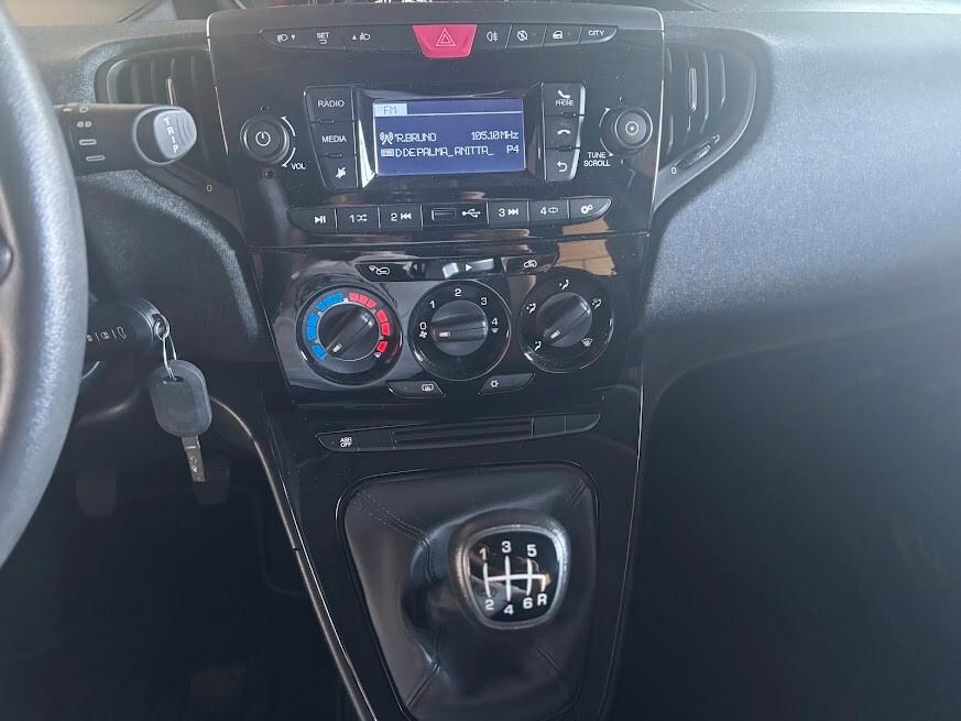 Lancia Ypsilon 1.0 5 porte Hybrid 50.000KM NEOPATENTATI