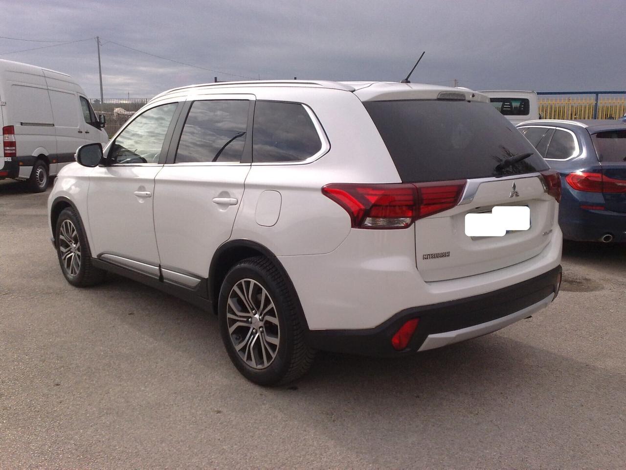 Mitsubishi Outlander 2.3dci 150cv 4x4 - 2017