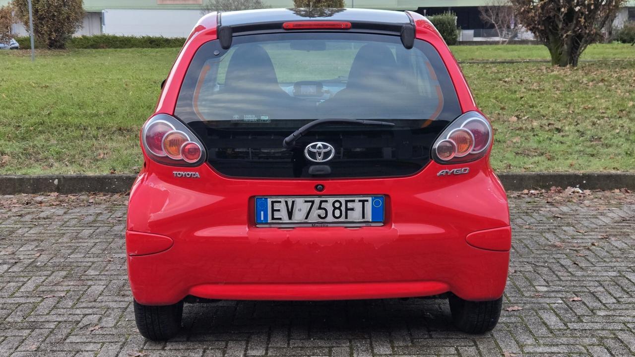 Toyota Aygo 1.0 VVT-i 69 CV 5 porte x-cite