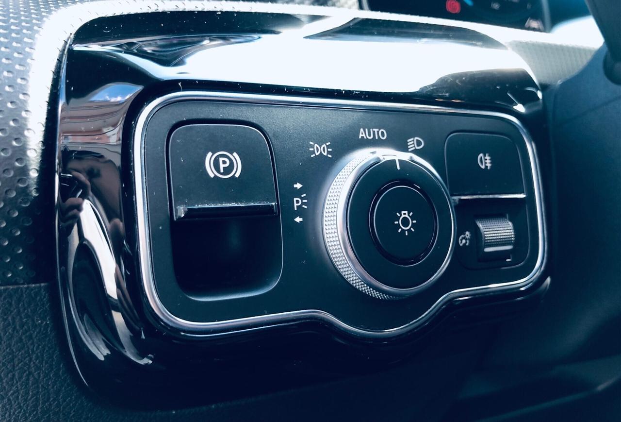 Mercedes-benz CLASSE A 180 d Automatic Sport LUCI-