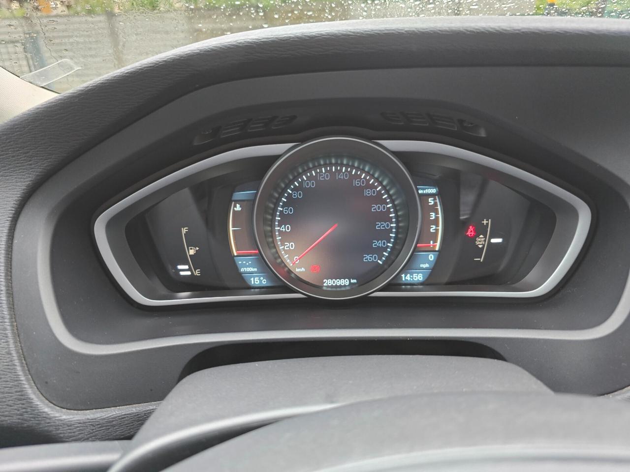 Volvo V40 D2 1.6D 114CV Momentum-2013