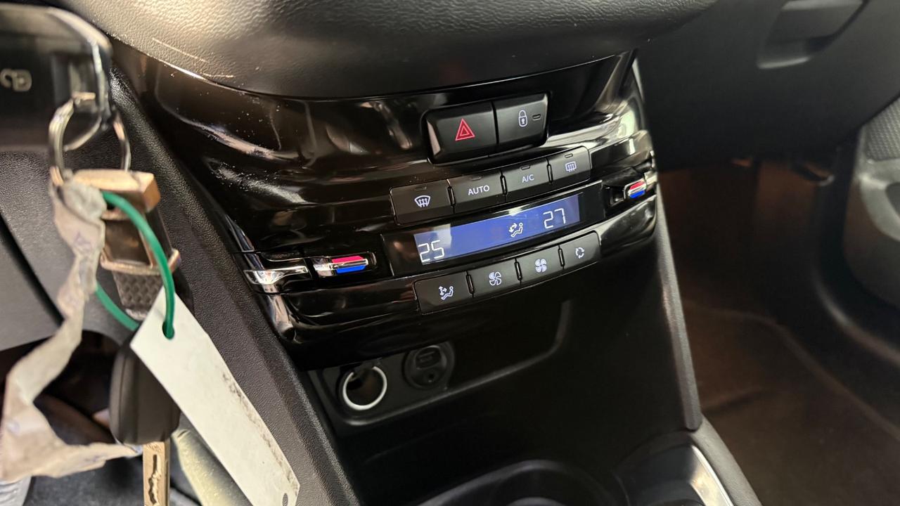 Peugeot 208 1.4 HDi 68 CV 5 porte Allure