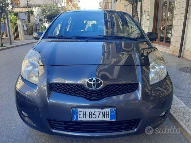 TOYOTA Yaris 1.0 BENZINA 69CV 5 porte Sol