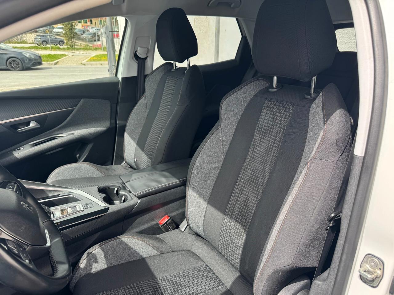 Peugeot 3008 BlueHDi 120 S&S EAT6 Business