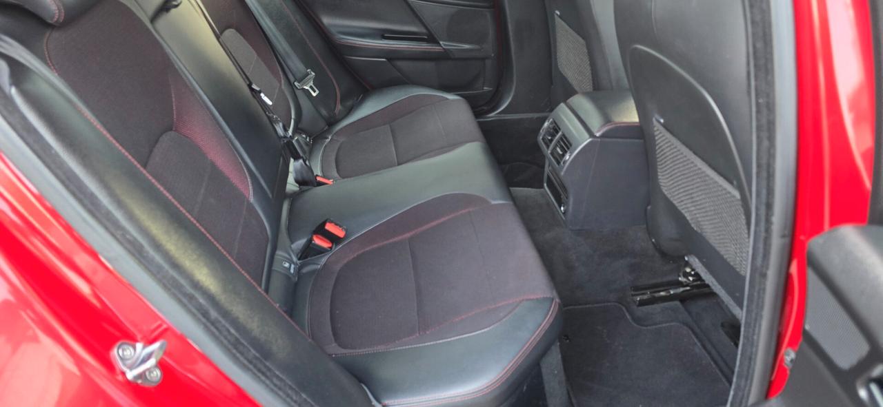 Jaguar XE 2.0 D Turbo 180CV aut. Prestige Business Edition