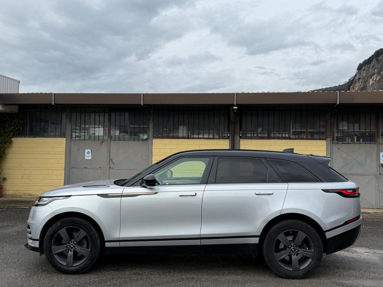 Land Rover Range Rover Velar Range Rover Velar 2.0D I4 180 CV R-Dynamic SE