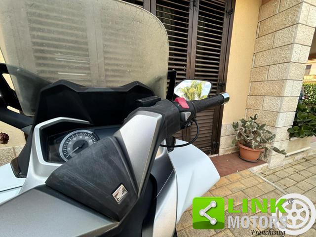 HONDA Forza 300 .