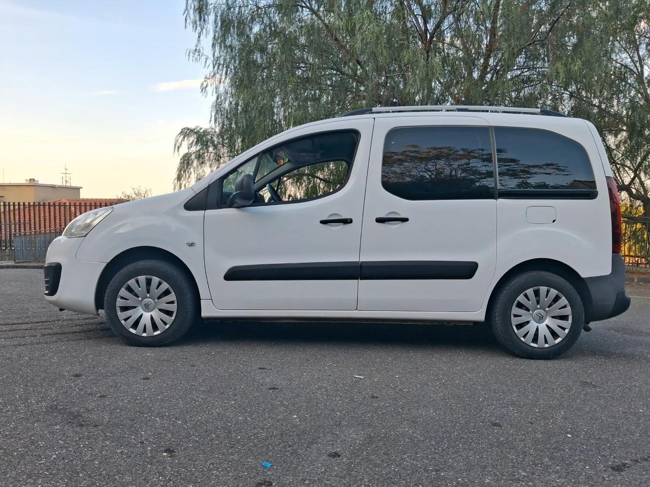 Citroen Berlingo pianale ribassato rampa trasporto disabili
