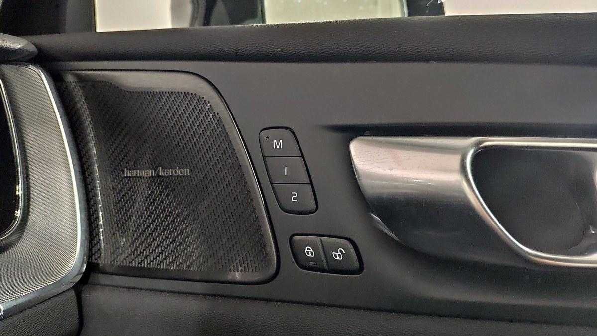 VOLVO Xc60 B4 Mild Hybrid Automatico Plus Dark