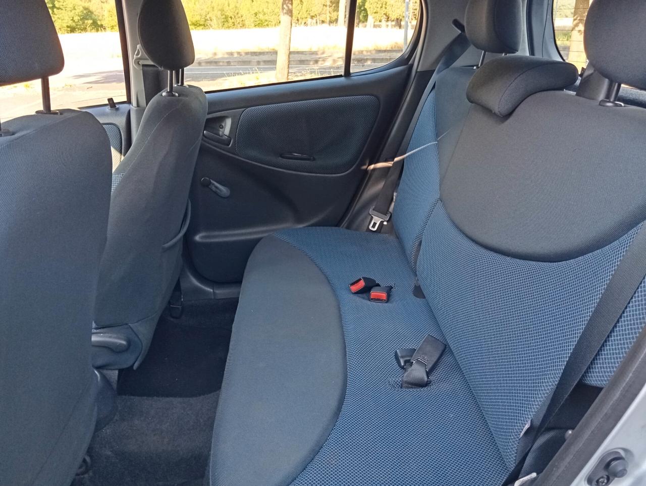 Toyota Yaris 1.0i 16V cat 5 porte Neopatentati