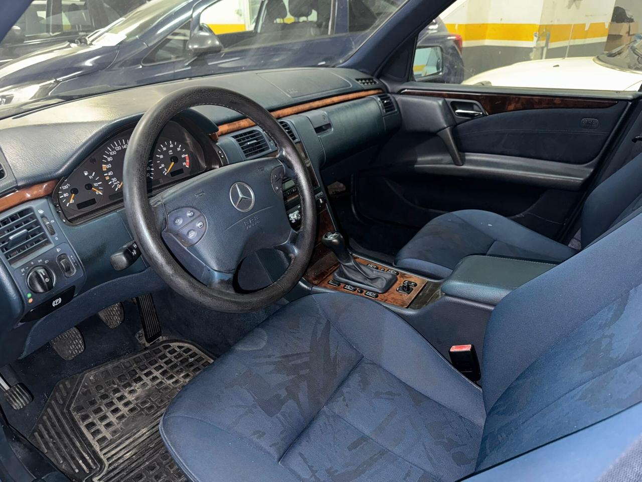 Mercedes-benz E 200 Kompressor cat S.W. Avantgarde