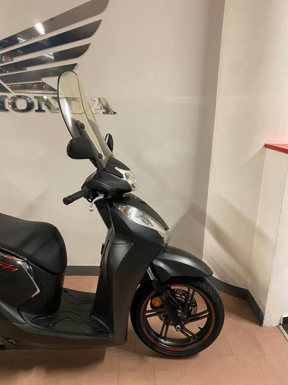 Honda SH 300 i sporty