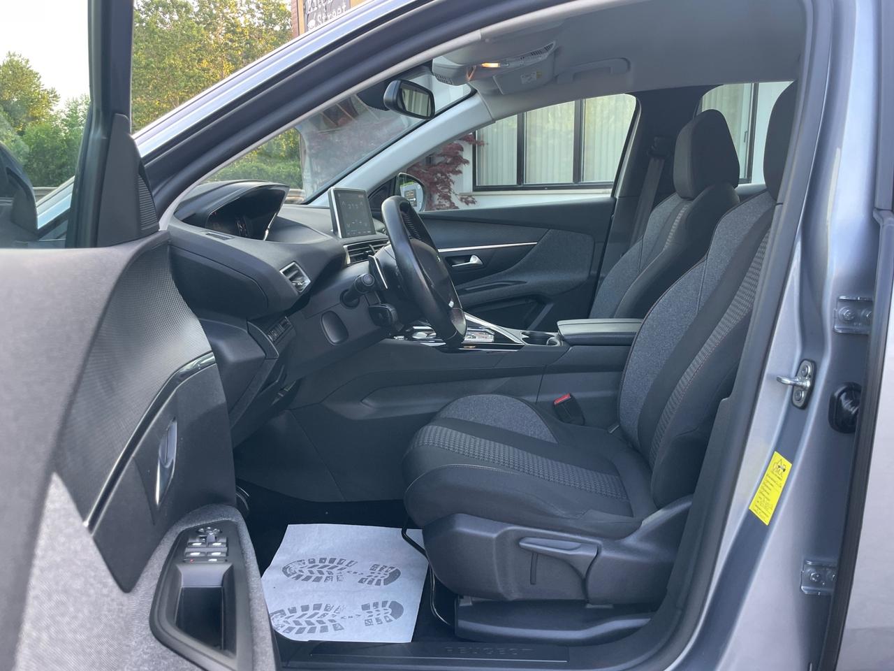 Peugeot 3008 BlueHDi 130 S&S EAT8 Active Pack