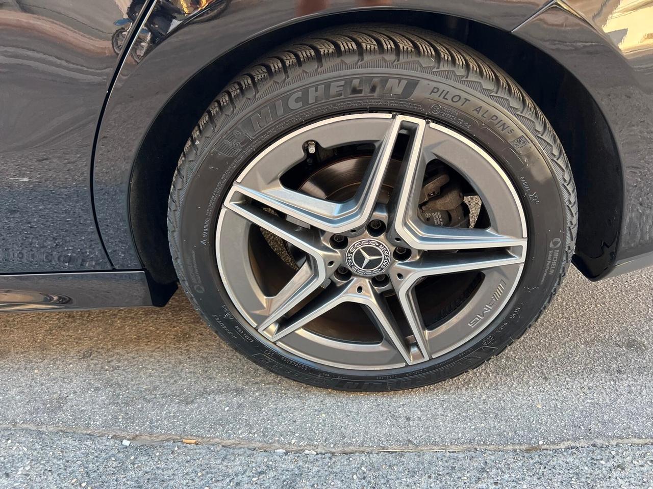 MERCEDES CLA 220D SHOOTING BRAKE PREMIUM 2.0 190CV PELLE NAVI CAM ANNO 2020