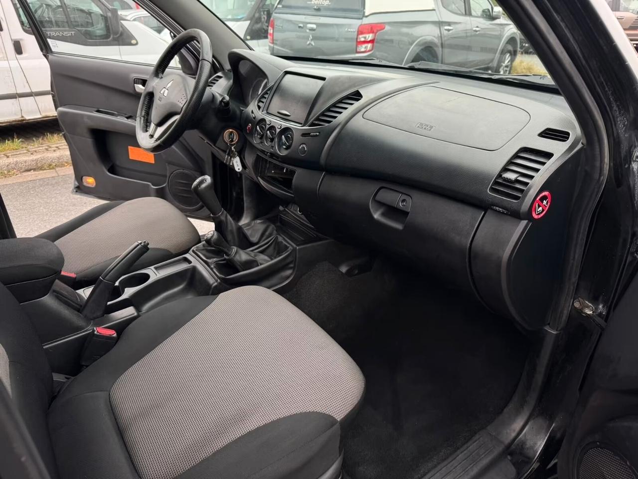 Mitsubishi L200 2.5 DI-D/136CV DC Invite DPF