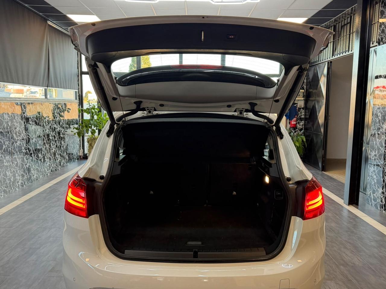Bmw 2er Active Tourer 218d Advantage