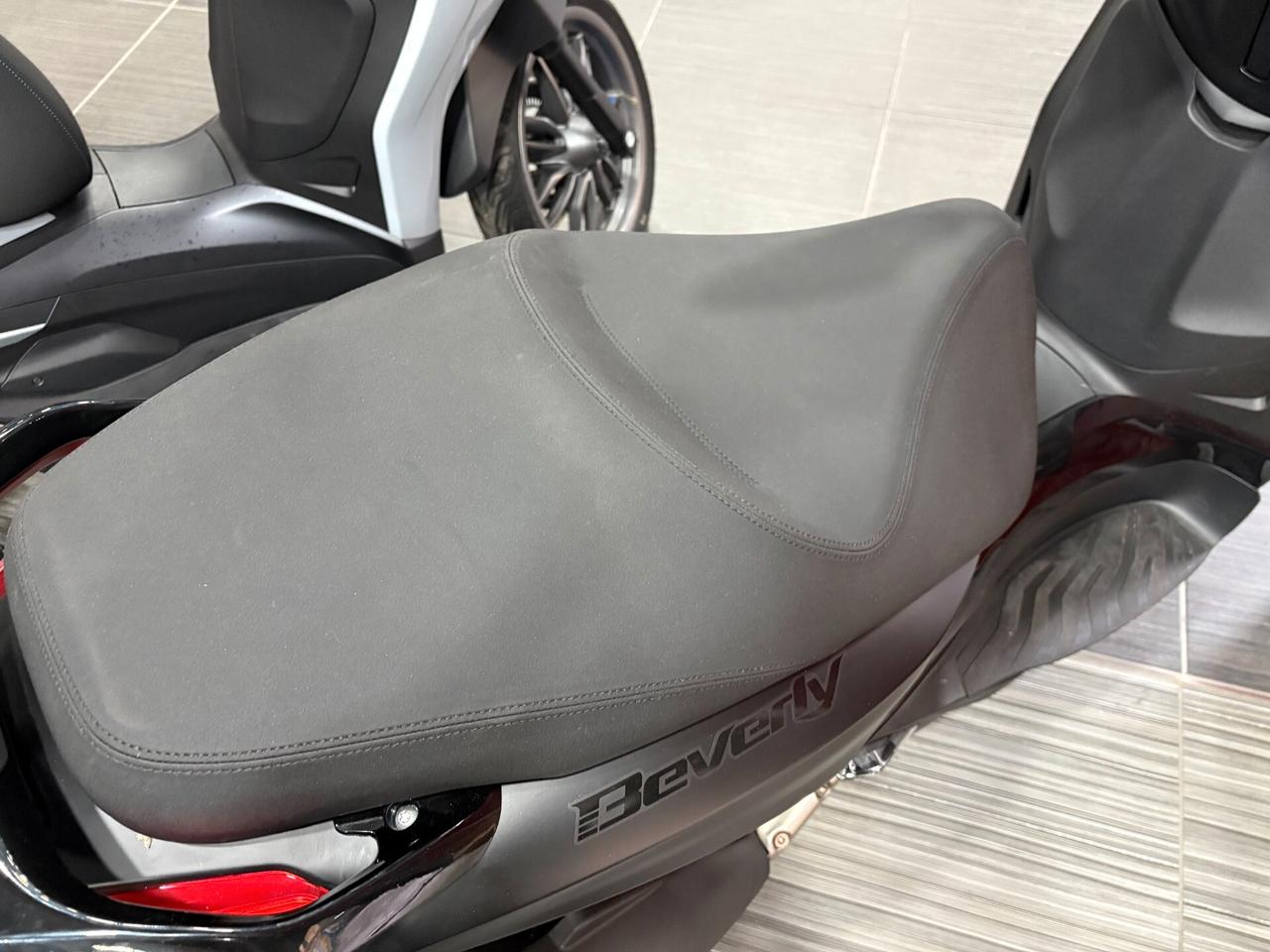 Piaggio Beverly 400 HPE Deep Black My2024 Euro5