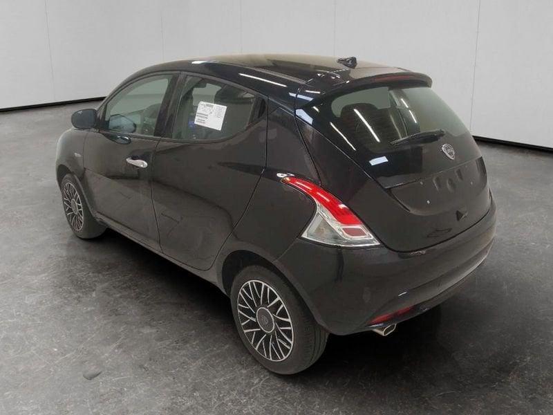 Lancia Ypsilon 1.0 firefly hybrid Platino s&s 70cv