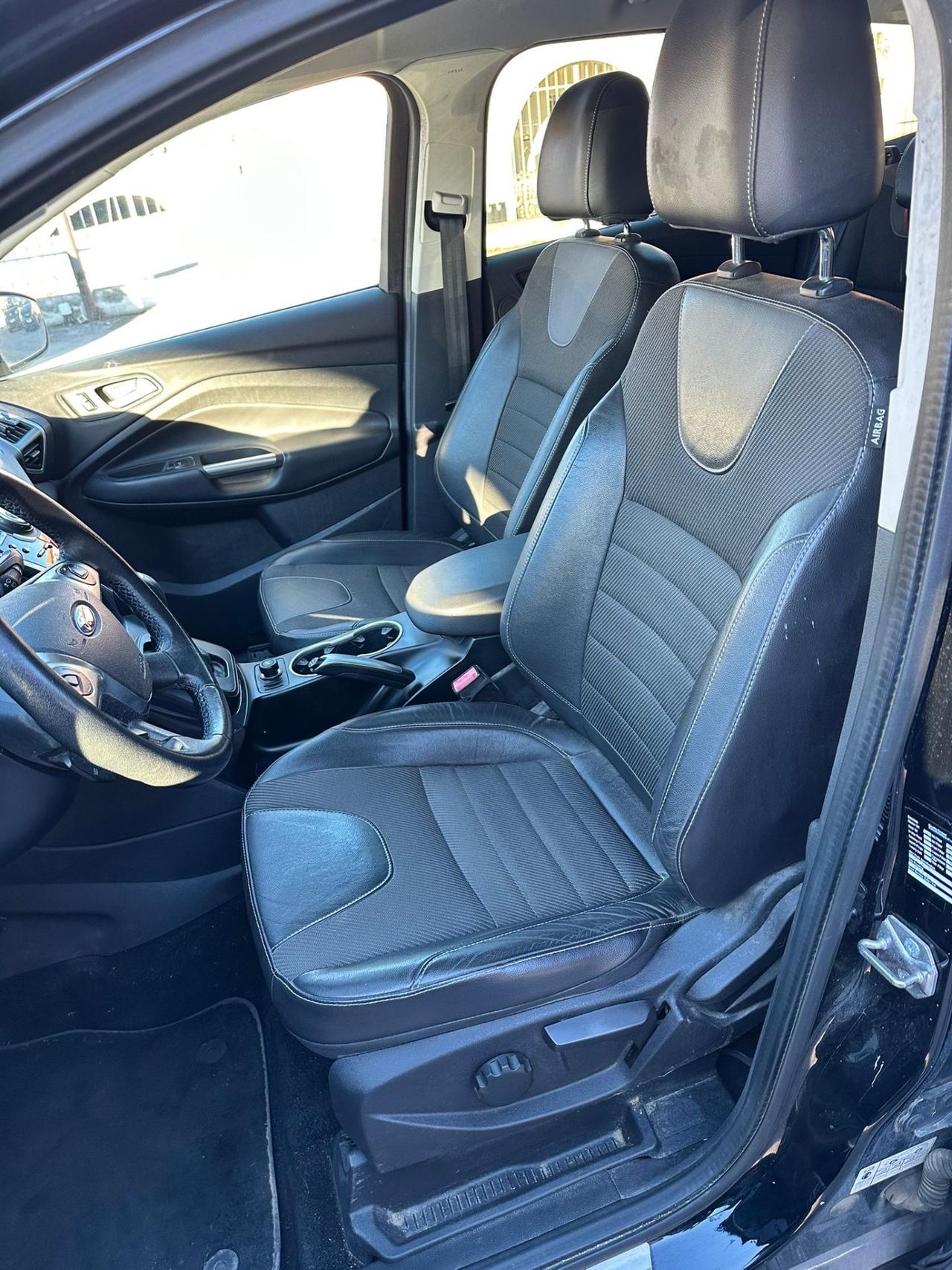 Ford Kuga 2.0 TDCI 163 CV 4WD Powershift Titanium